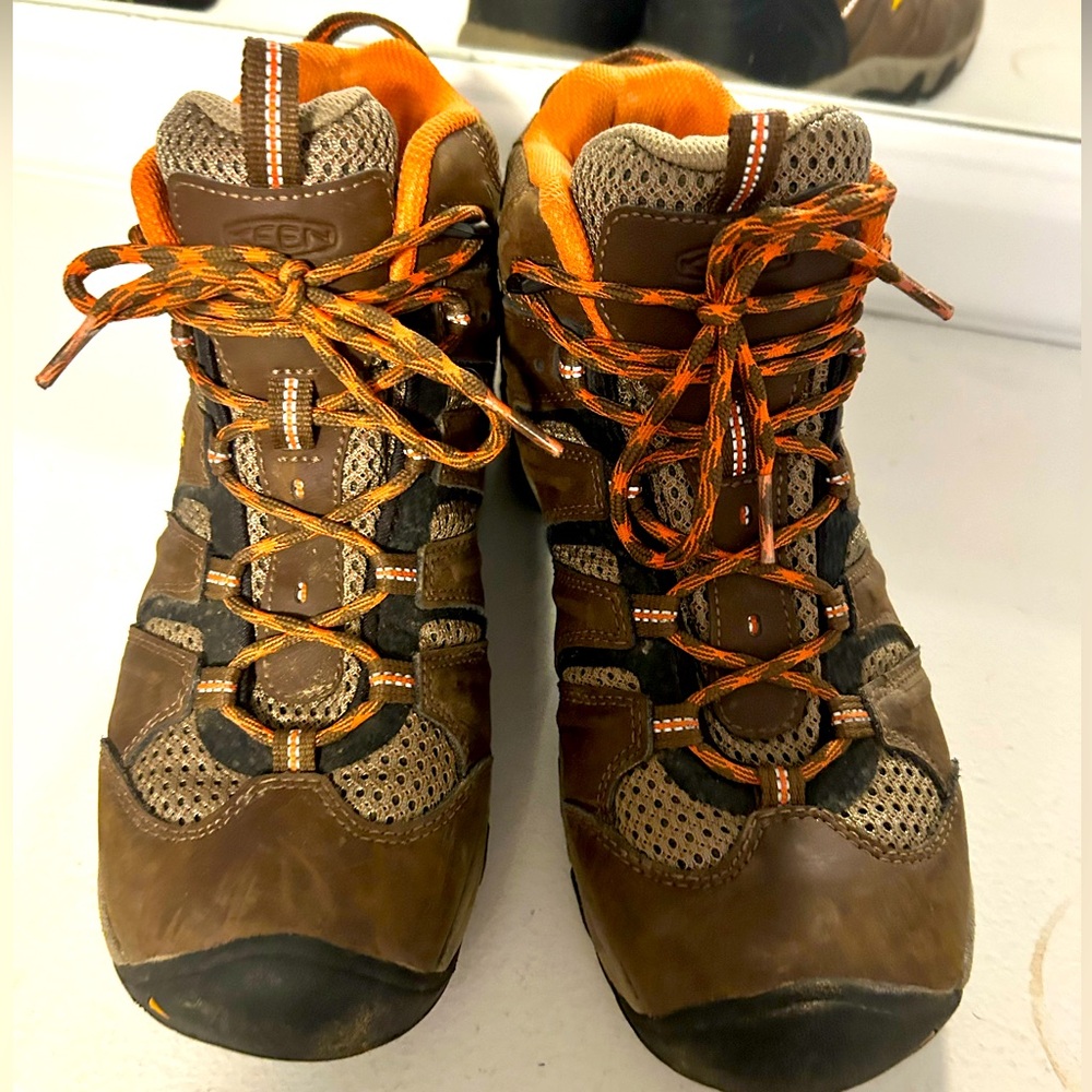 Keen Hiking Boots Sz 9